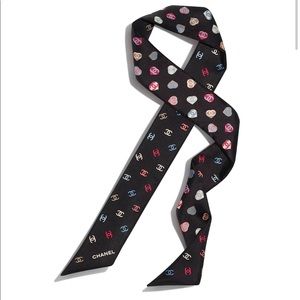 CHANEL 21P - heart CC bandeau (black)